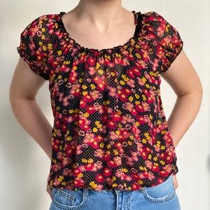 Cute floral top!